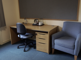 Picture of a Graduate room at LMH showing a desk and a chair