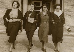 Students outside Deneke c.1933