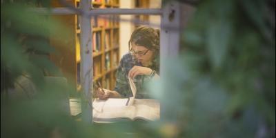 Student studying in library (cropped)
